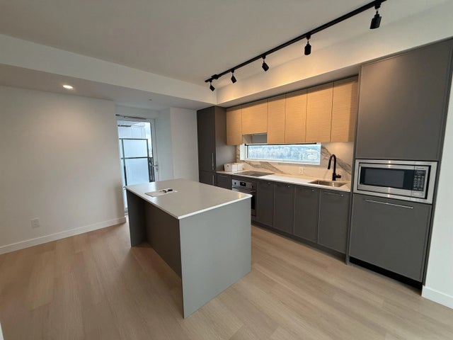 13725 George Junction 2210, Surrey