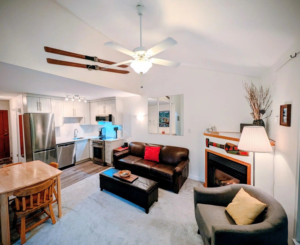 3070 Hillcrest Drive 216, Whistler