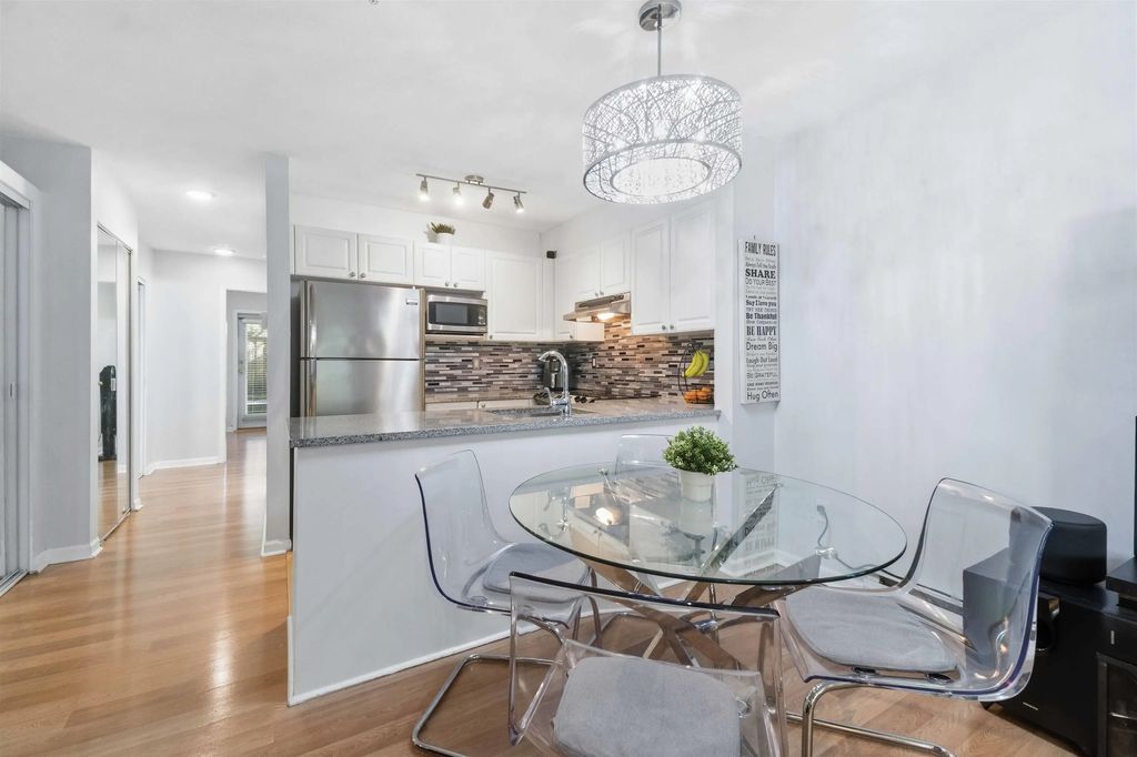 6577 Southoaks Crescent 13, Burnaby