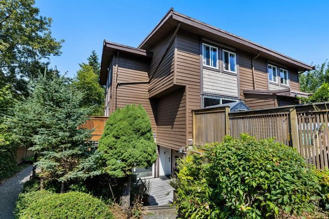 302 Highland Way 2, Port Moody