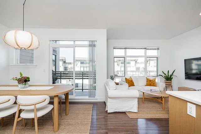 9989 E Barnston Drive 22, Surrey