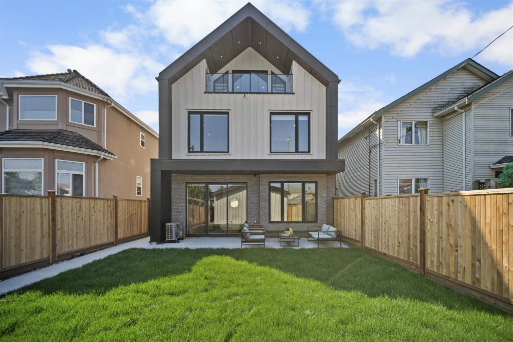 3563 E 25th Avenue 2, Vancouver