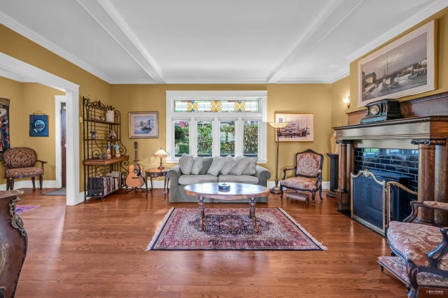 255 W 6th Street, North Vancouver