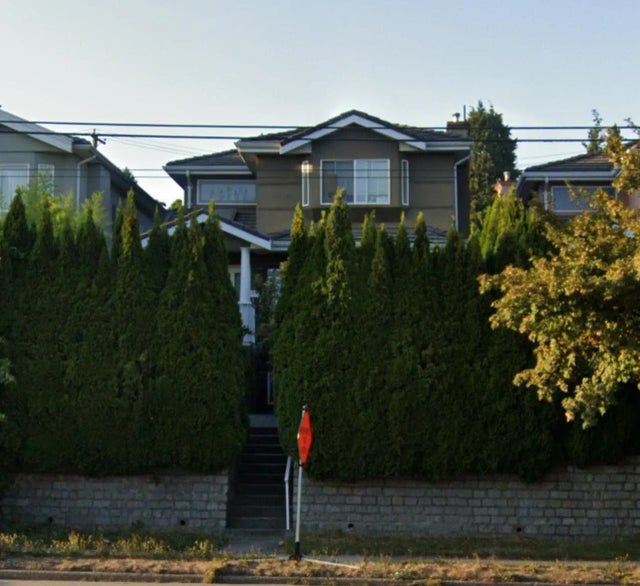 2945 E Broadway, Vancouver