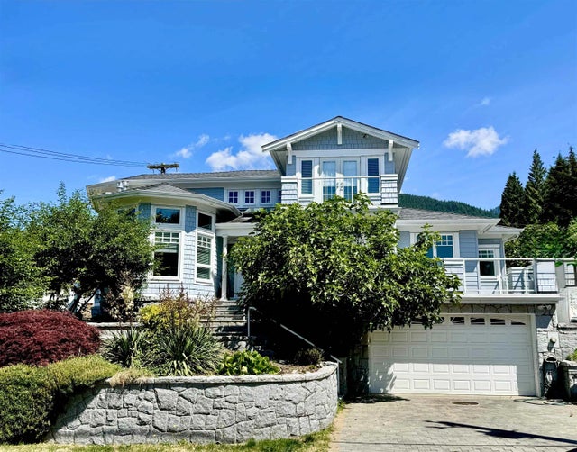 586 Silverdale Place, North Vancouver