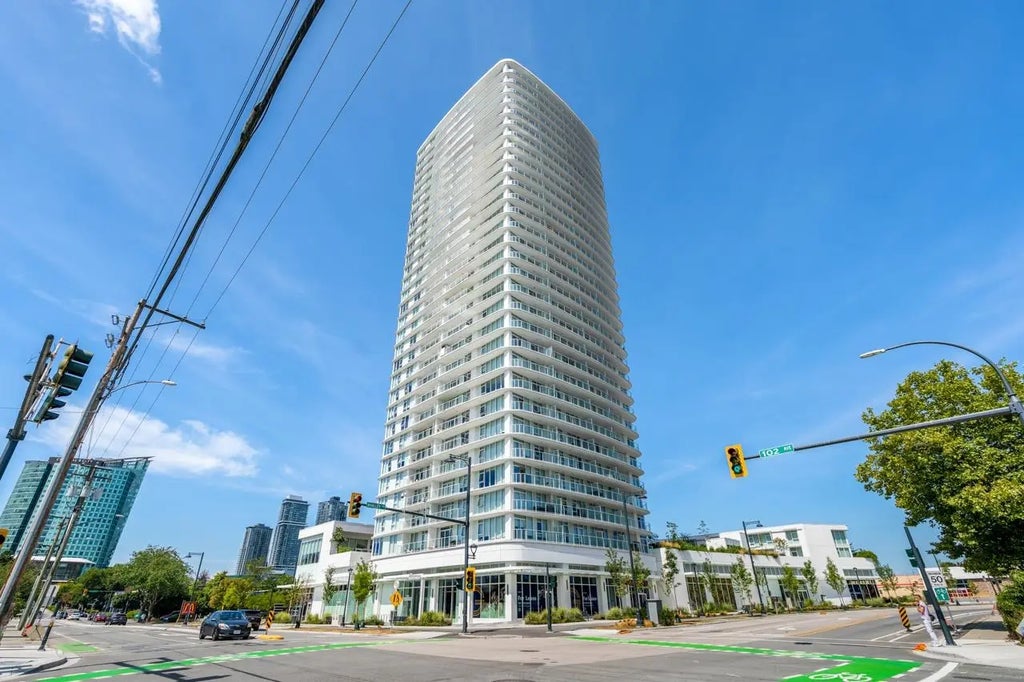 13685 102 Avenue 906, Surrey