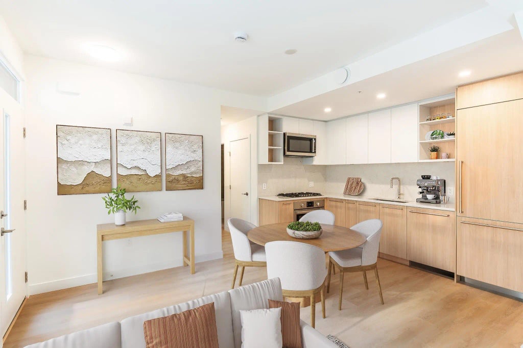 2050 Glenaire Drive 123, North Vancouver