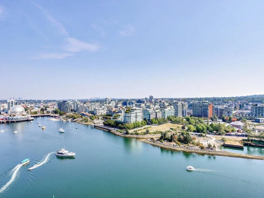 8 Smithe Mews 2701, Vancouver