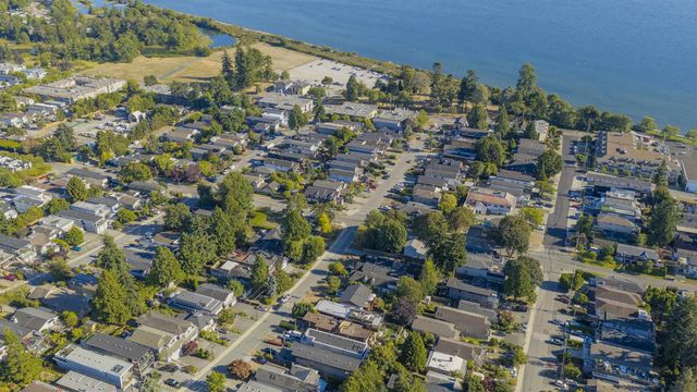 942 Lee Street, White Rock