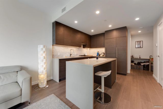 2108 Gilmore Avenue 2812, Burnaby