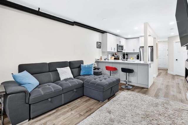 11724 225 Street 203, Maple Ridge