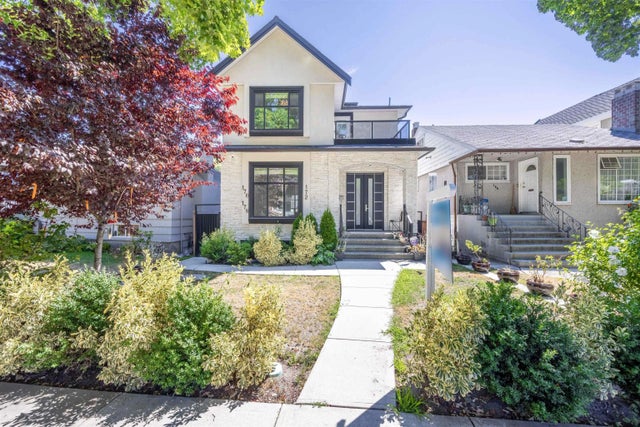 172 Ontario Place, Vancouver