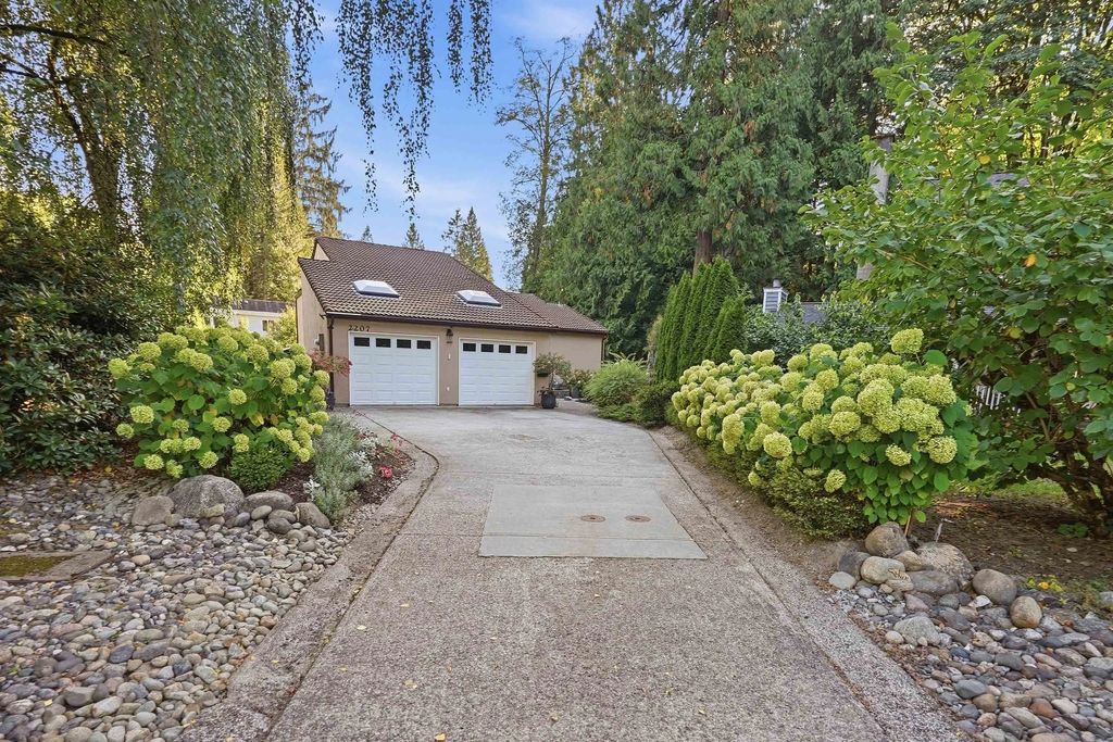 2207 Tanager Place, North Vancouver