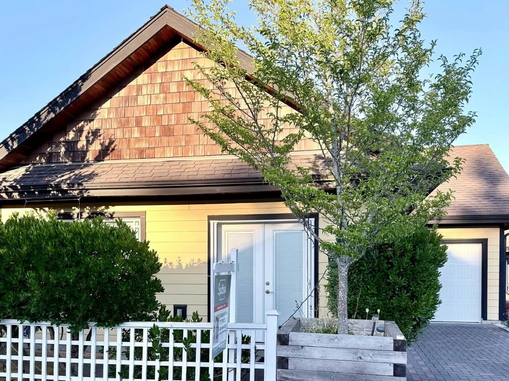 766 Gerussi Lane, Gibsons