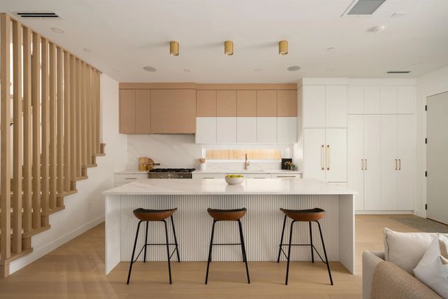 810 E 22nd Avenue 1, Vancouver