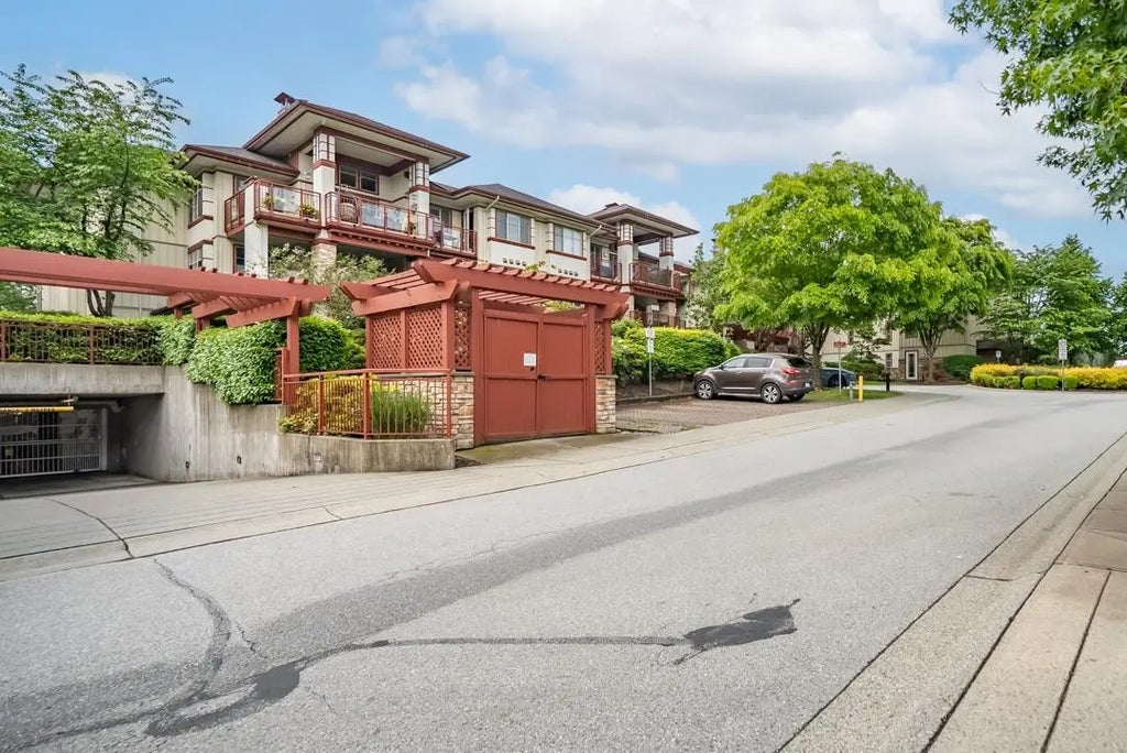 16421 64 Avenue 204, Surrey