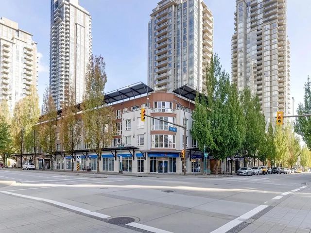 1163 The High Street 210, Coquitlam