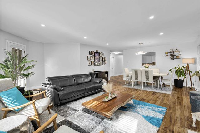 8388 158 Street 10, Surrey