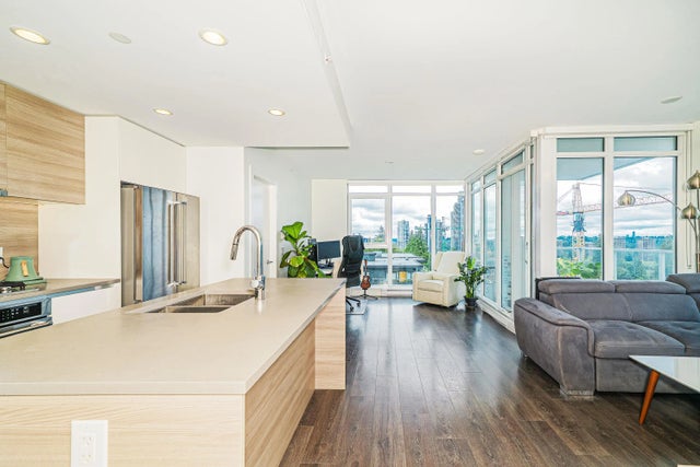 657 Whiting Way 607, Coquitlam