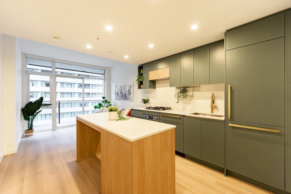 13573 98a Avenue 1110, Surrey