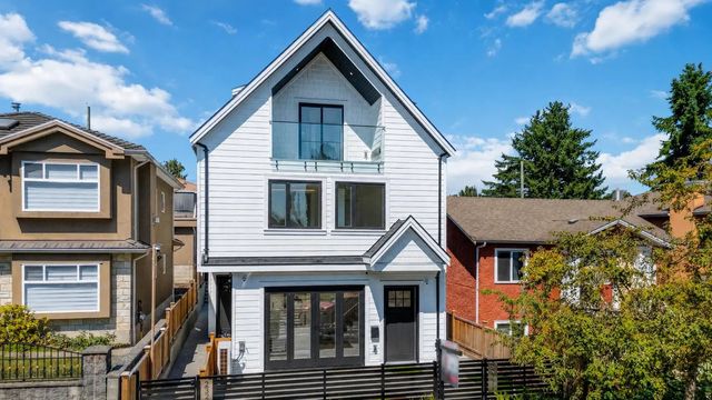 3271 E Georgia Street 2, Vancouver
