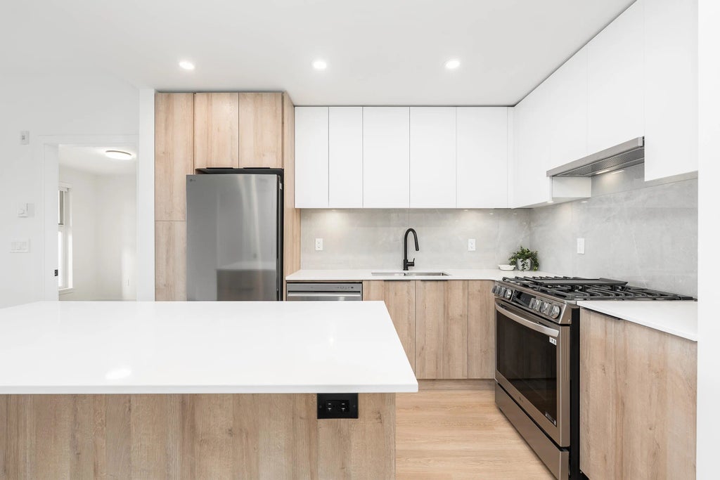 7980 206a Street 405, Langley