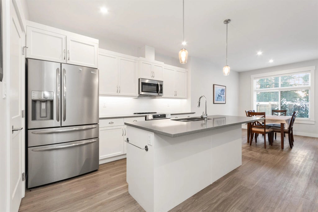 65553 Skylark Lane, Hope