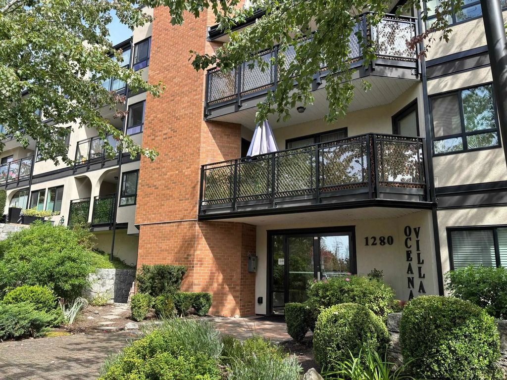 1280 Fir Street 301, White Rock