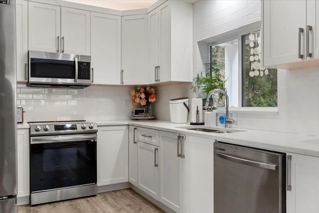 750 Hot Springs Road 17, Harrison Hot Springs