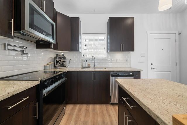 368 Ellesmere Avenue 223, Burnaby