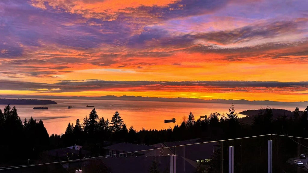 2546 Marr Creek Court, West Vancouver