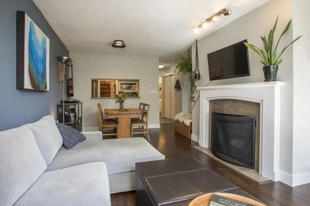 8460 Jellicoe Street 211, Vancouver