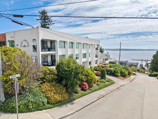 15070 Prospect Avenue 204, White Rock