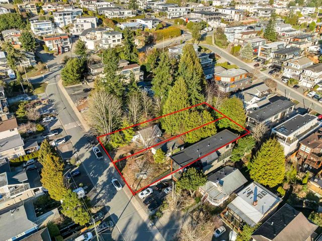 962 Maple Street, White Rock
