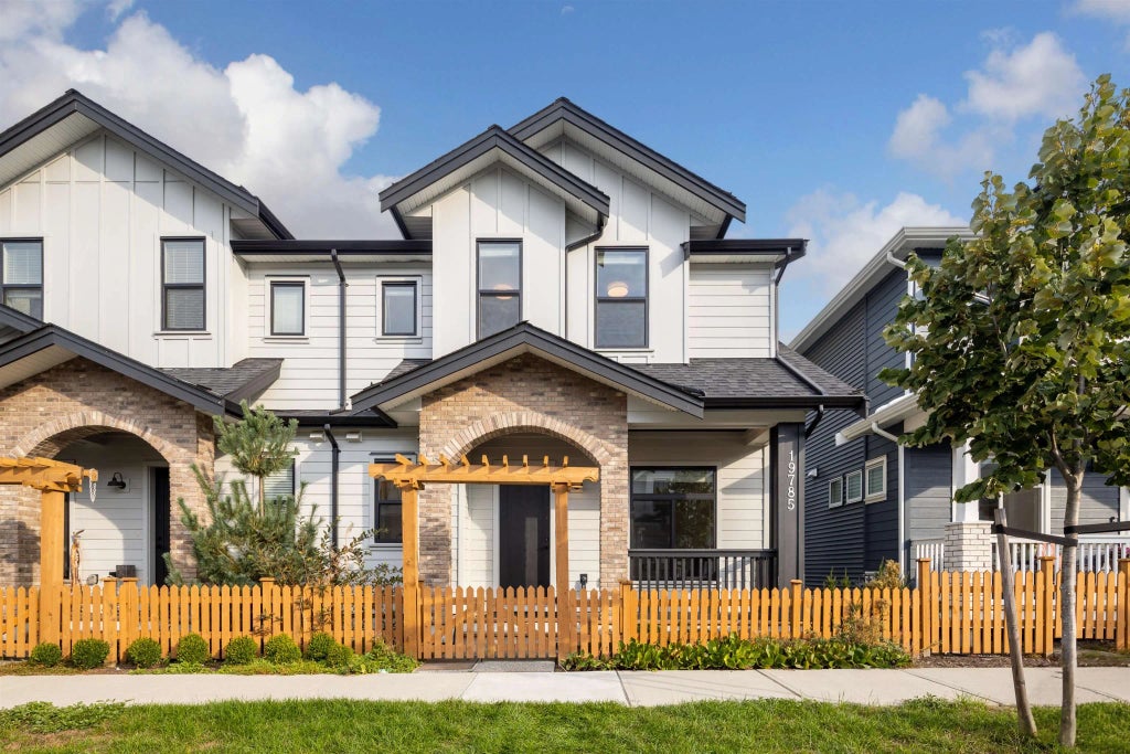 19785 75a Avenue, Langley