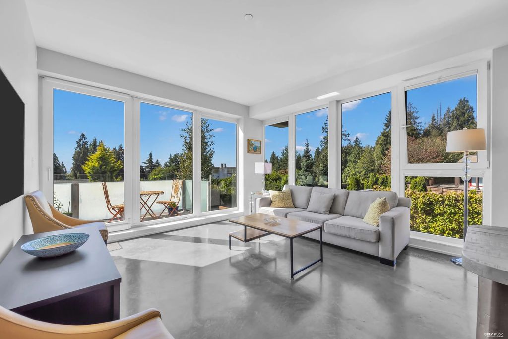 650 Evergreen Place 201, North Vancouver