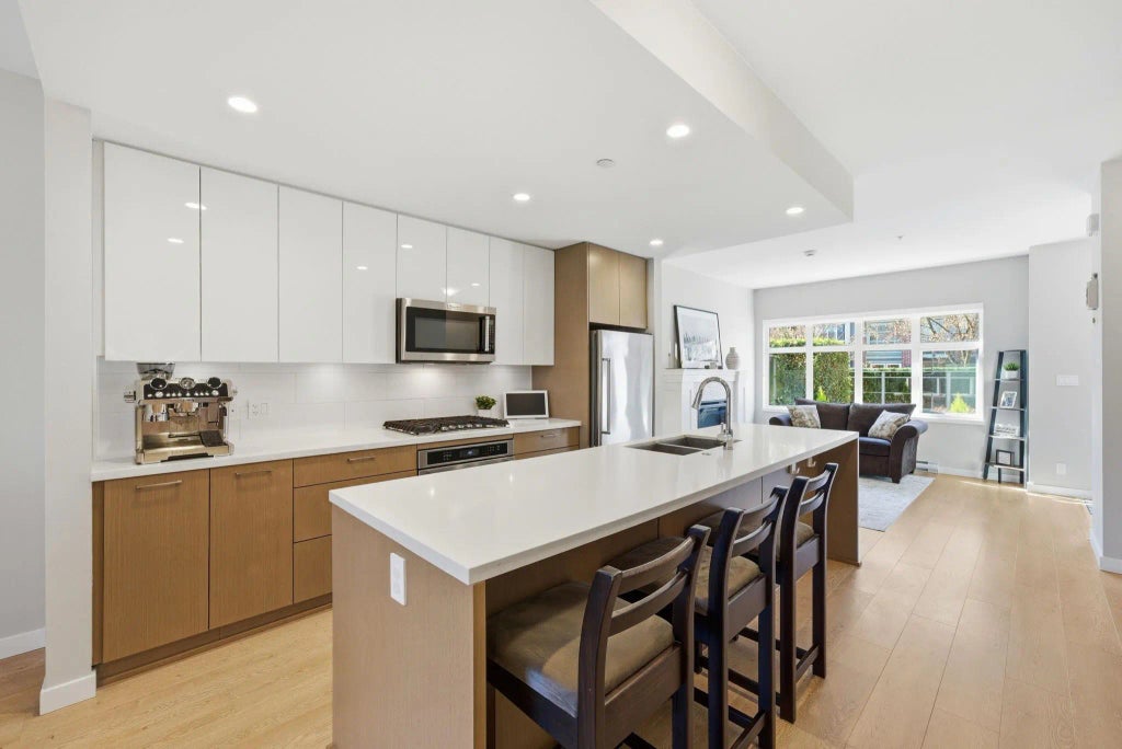 271 Francis Way Th6, New Westminster