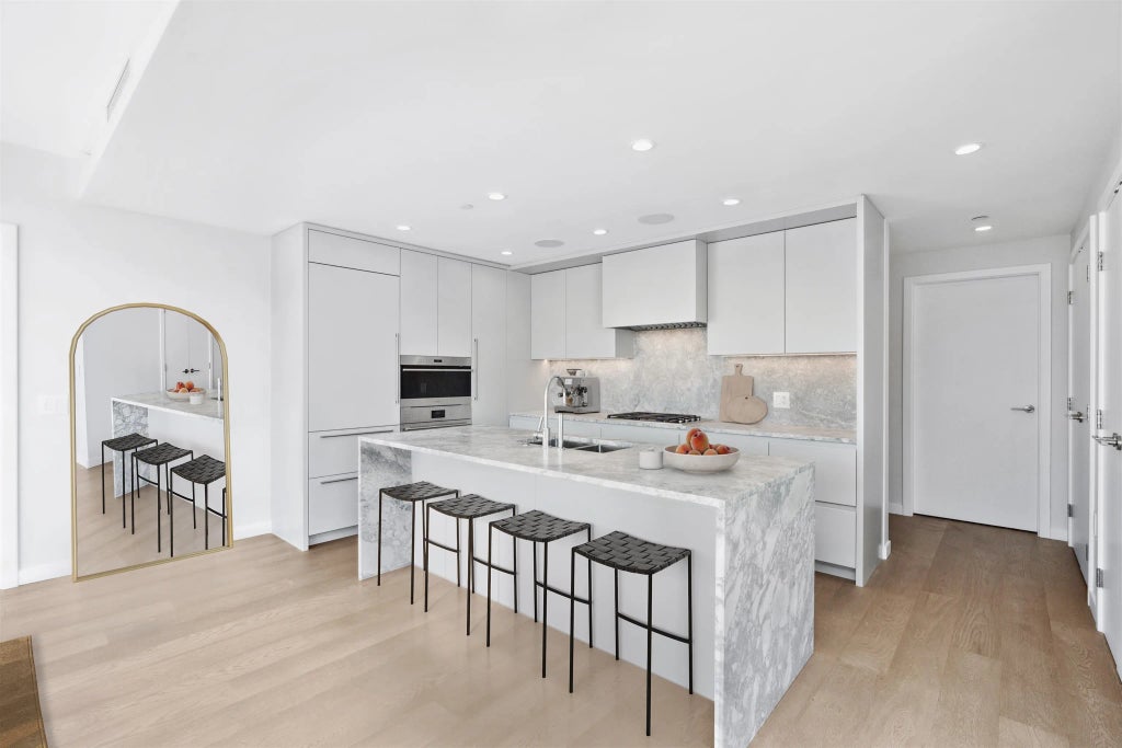 7433 Cambie Street 2106, Vancouver