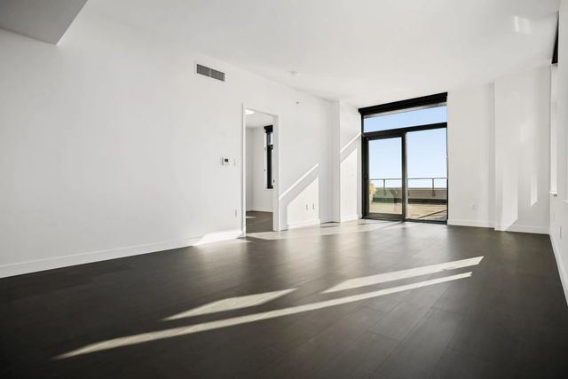 6608 Sussex Avenue 3001, Burnaby