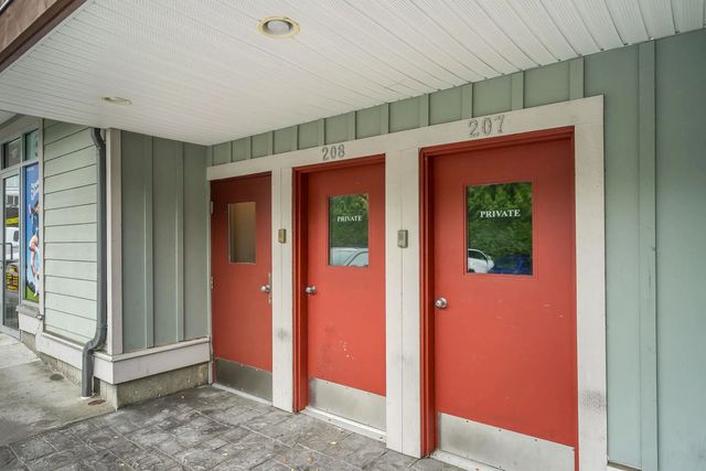 2828 152 Street 207, Surrey
