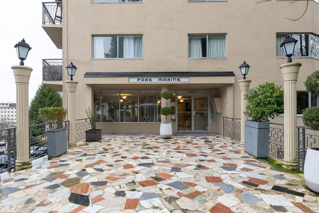 1930 Marine Drive 601, West Vancouver