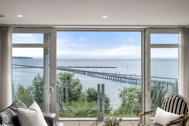 15097 Marine Drive 201, White Rock
