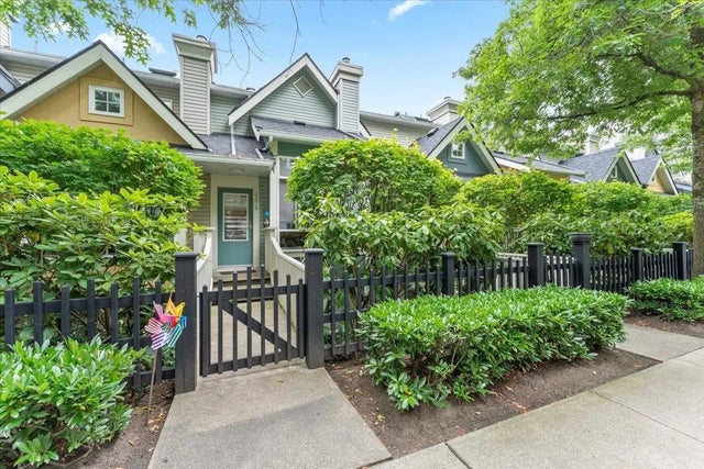 6878 Village Green, Burnaby