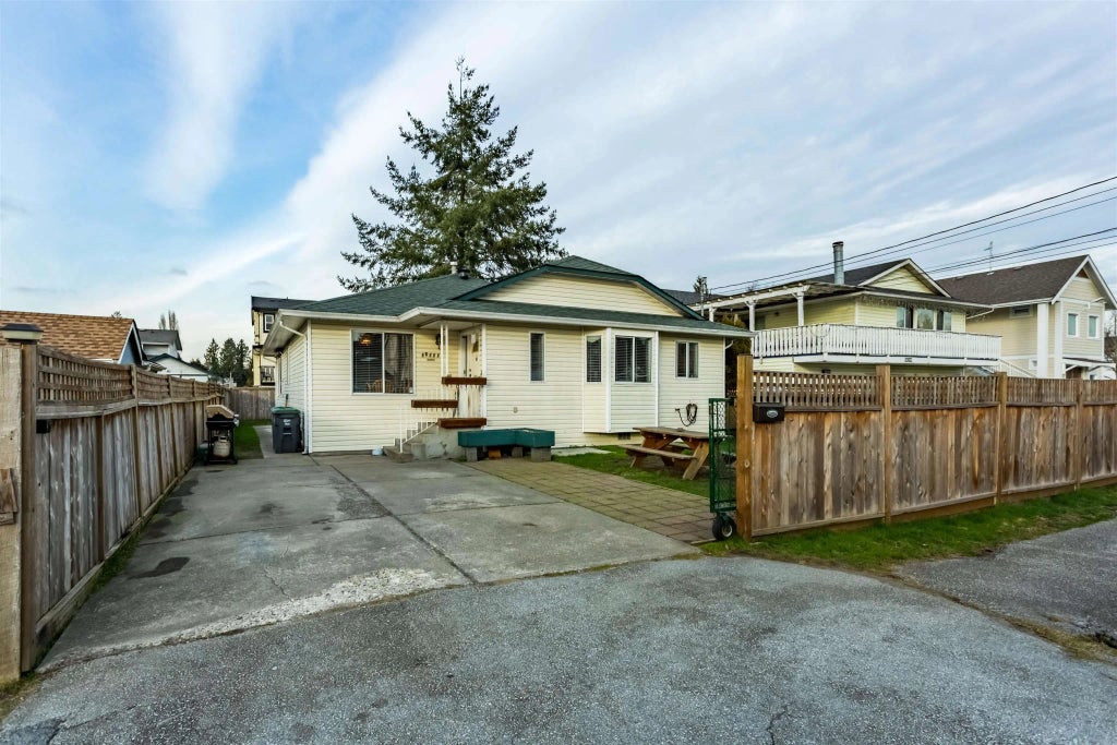 12717 114 Avenue, Surrey