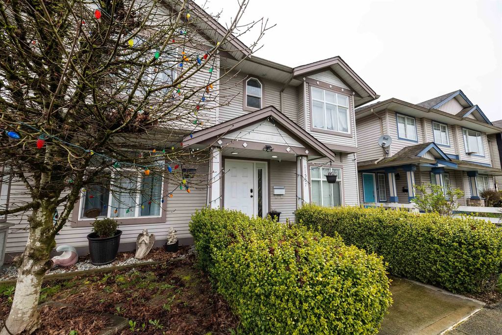 11537 240 Street, Maple Ridge