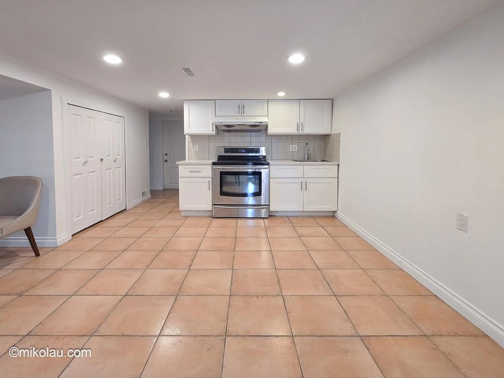 1xx Gilmore Ave, Burnaby