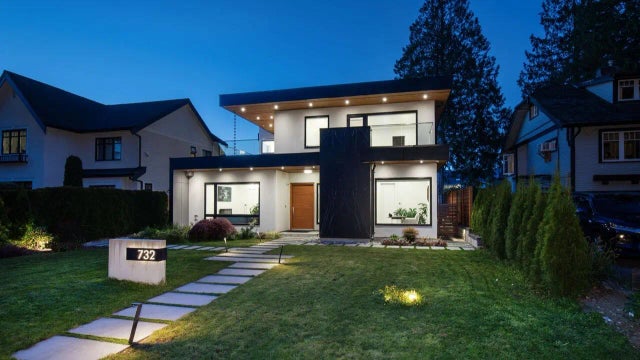 732 E 11th Street, North Vancouver