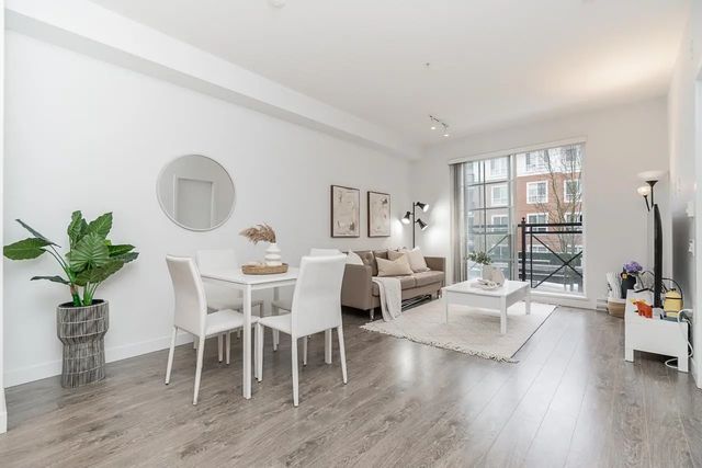 618 Como Lake Avenue 213, Coquitlam