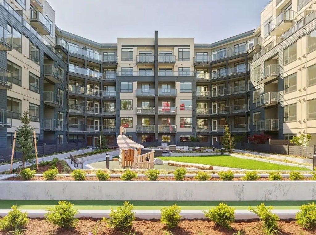 7936 206 Street 519, Langley