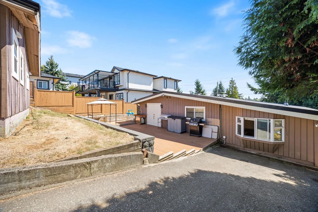 8085 10th Avenue, Burnaby